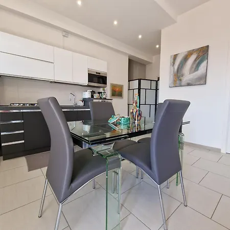 Luxury Seaview With Lift & Parking In Center - Maison Dorotea Lägenhet